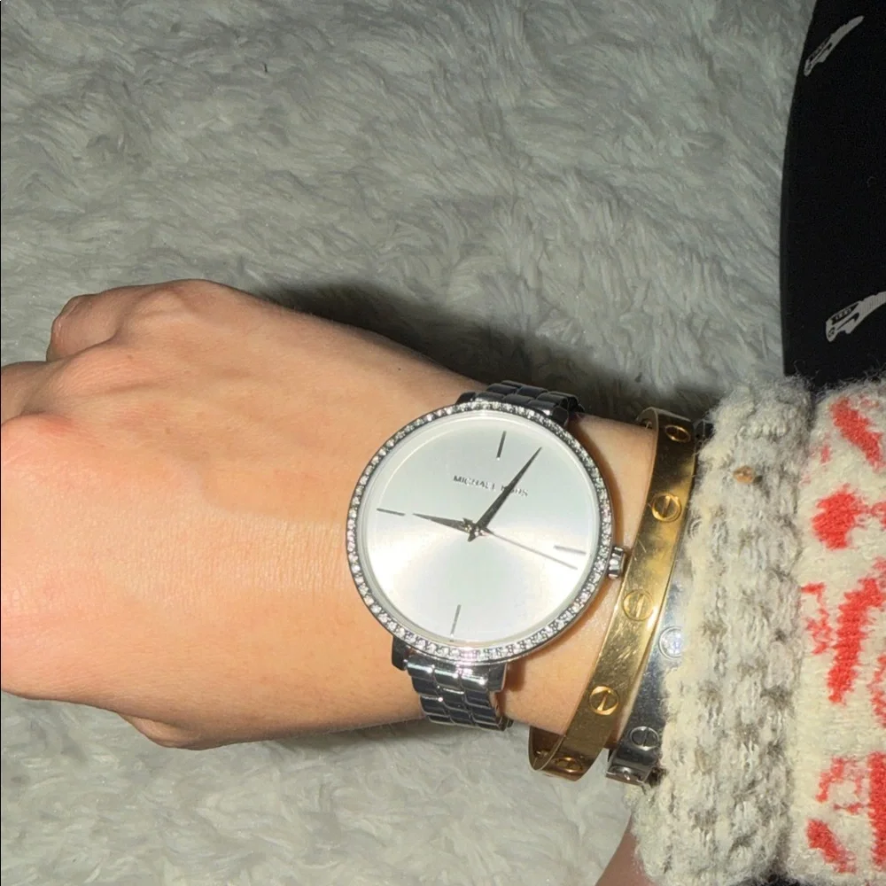 Michael Kors Metallic Silver Timepiece - Picture 4 of 4